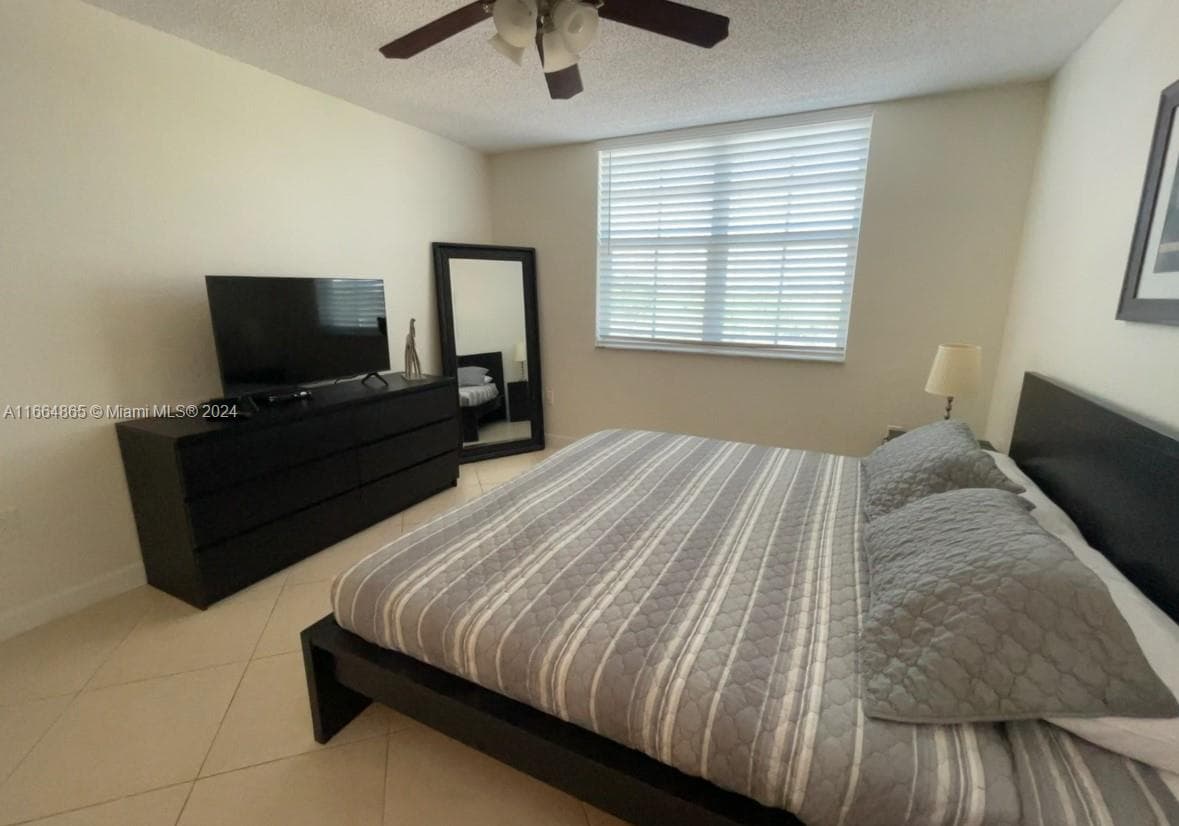 19601 E Country Club Dr 7501 photo 11