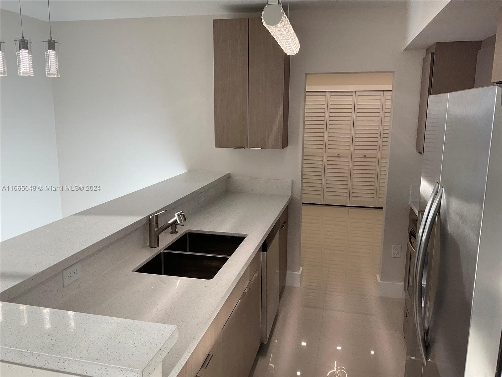10185 Collins Ave 406 photo 1
