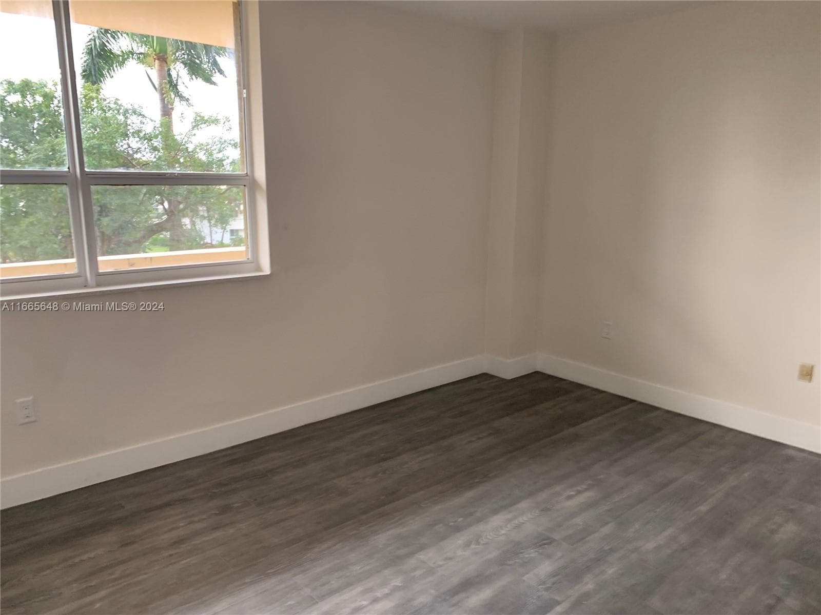 10185 Collins Ave 406 photo 9