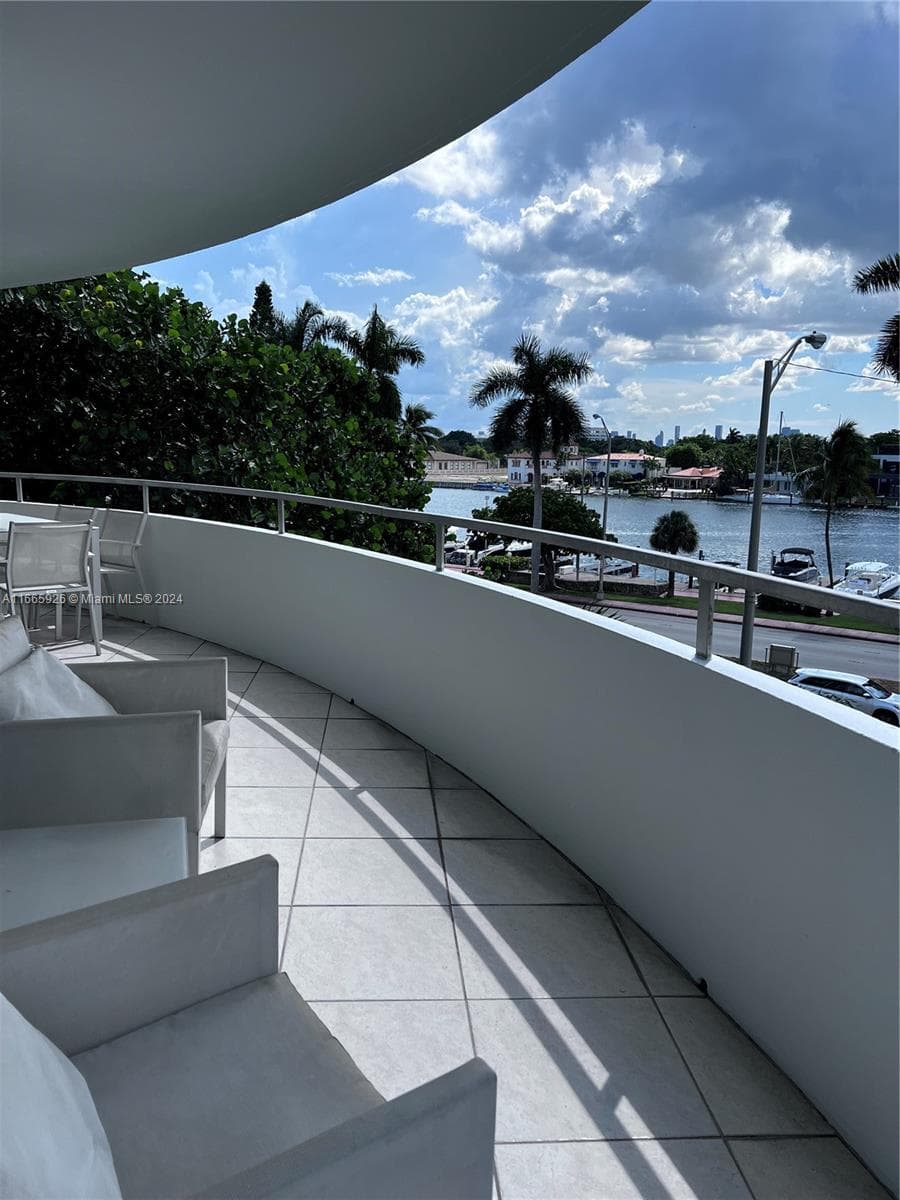 5161 Collins Ave 405 photo 16