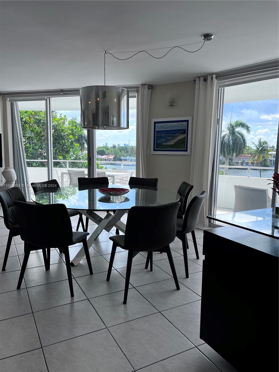 5161 Collins Ave 405 photo 10