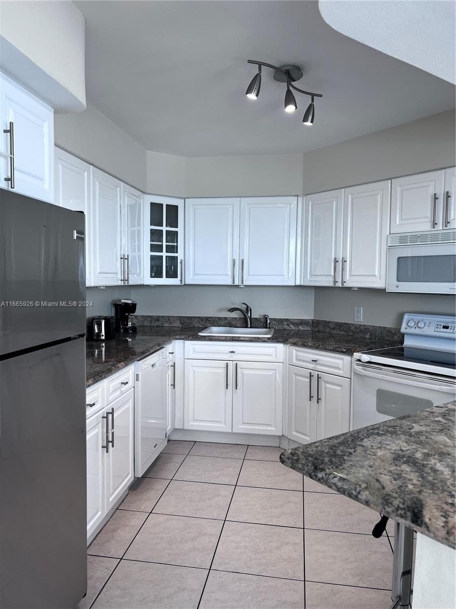 5161 Collins Ave 405 photo 18