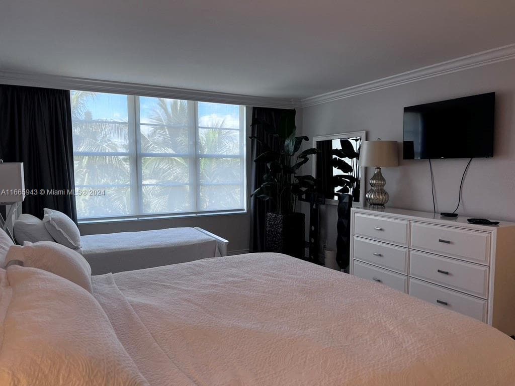 5161 Collins Ave 505 photo 23