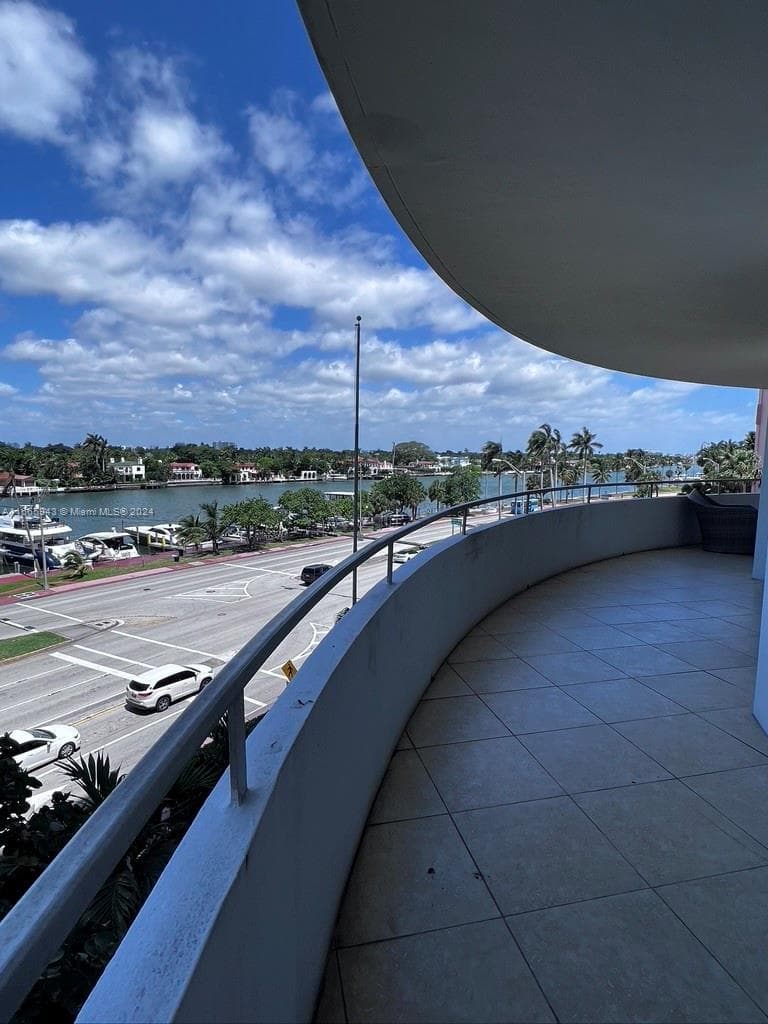 5161 Collins Ave 505 photo 11