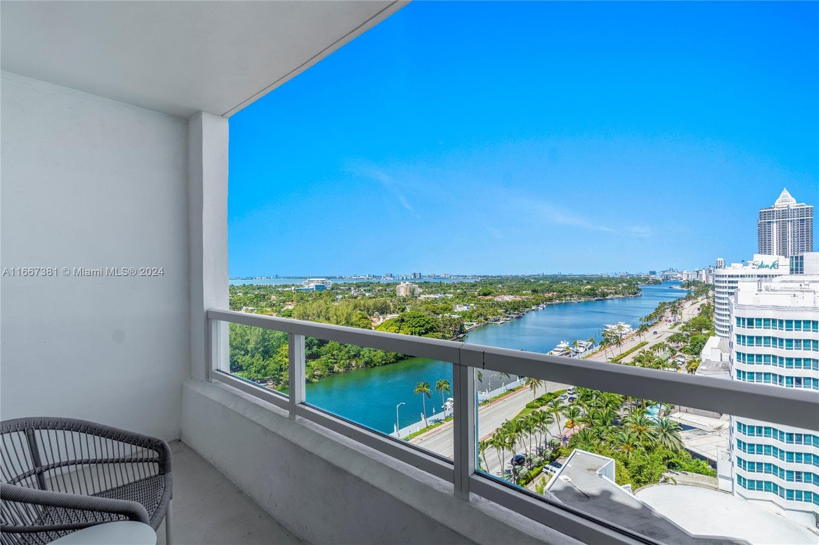 4401 Collins Ave 1709 photo 2