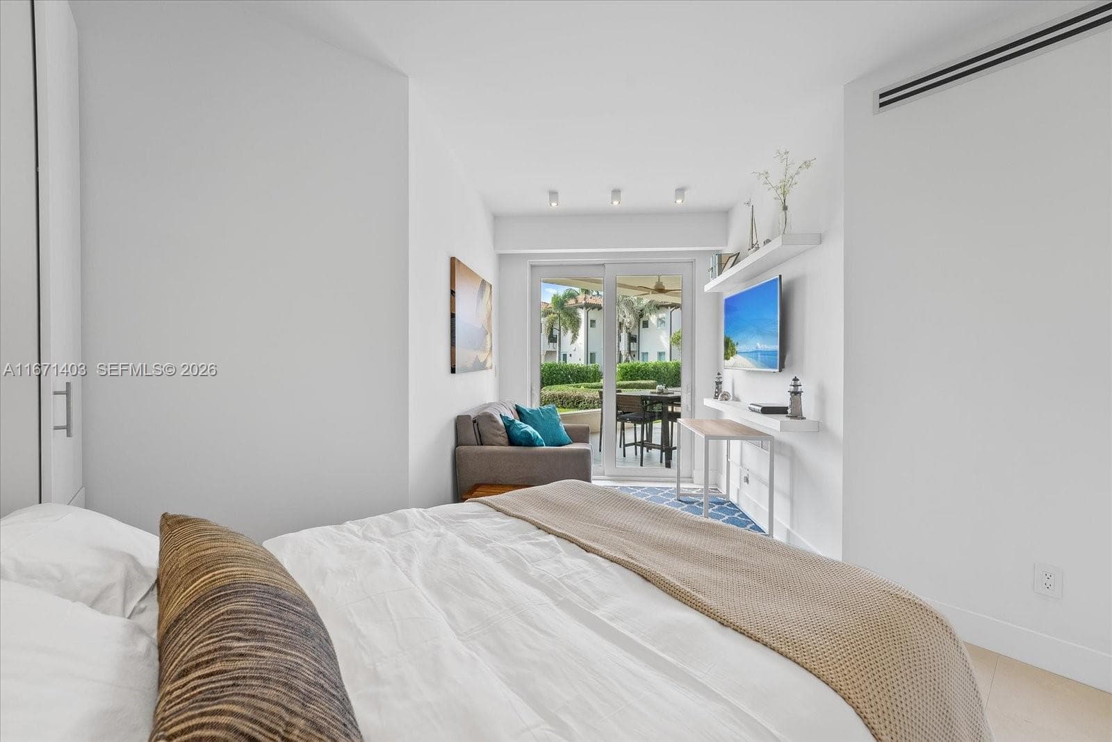 15713 Fisher Island Dr 15713 photo 18