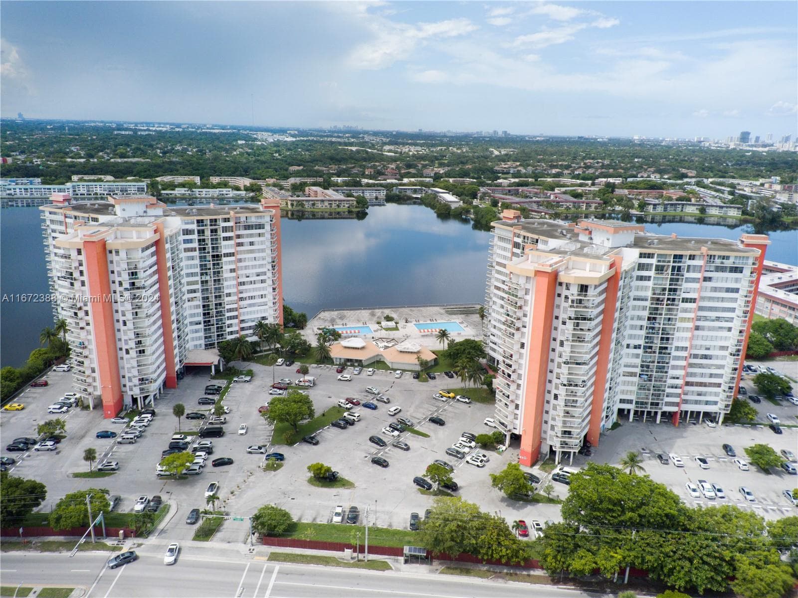 1301 NE Miami Gardens Dr 1225W photo 1