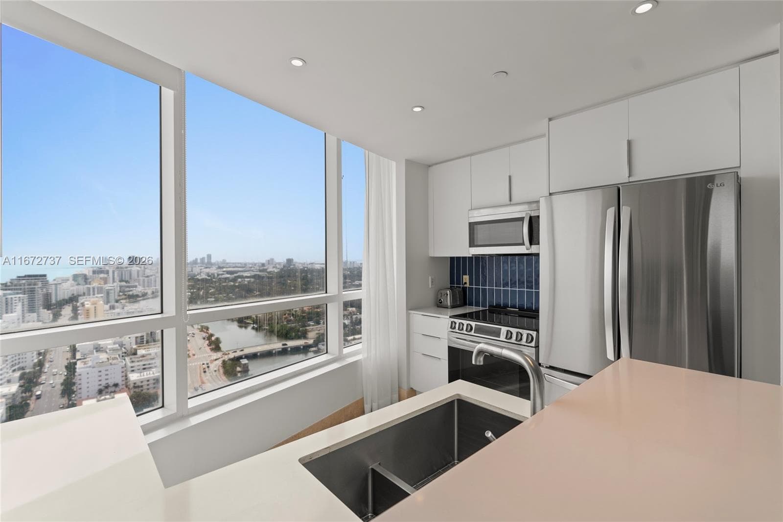 4401 Collins Ave 3202/3204 photo 18