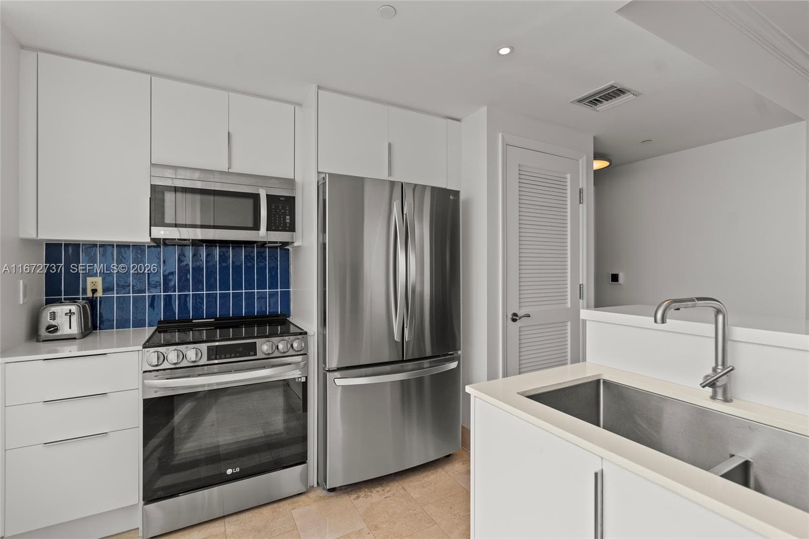 4401 Collins Ave 3202/3204 photo 19