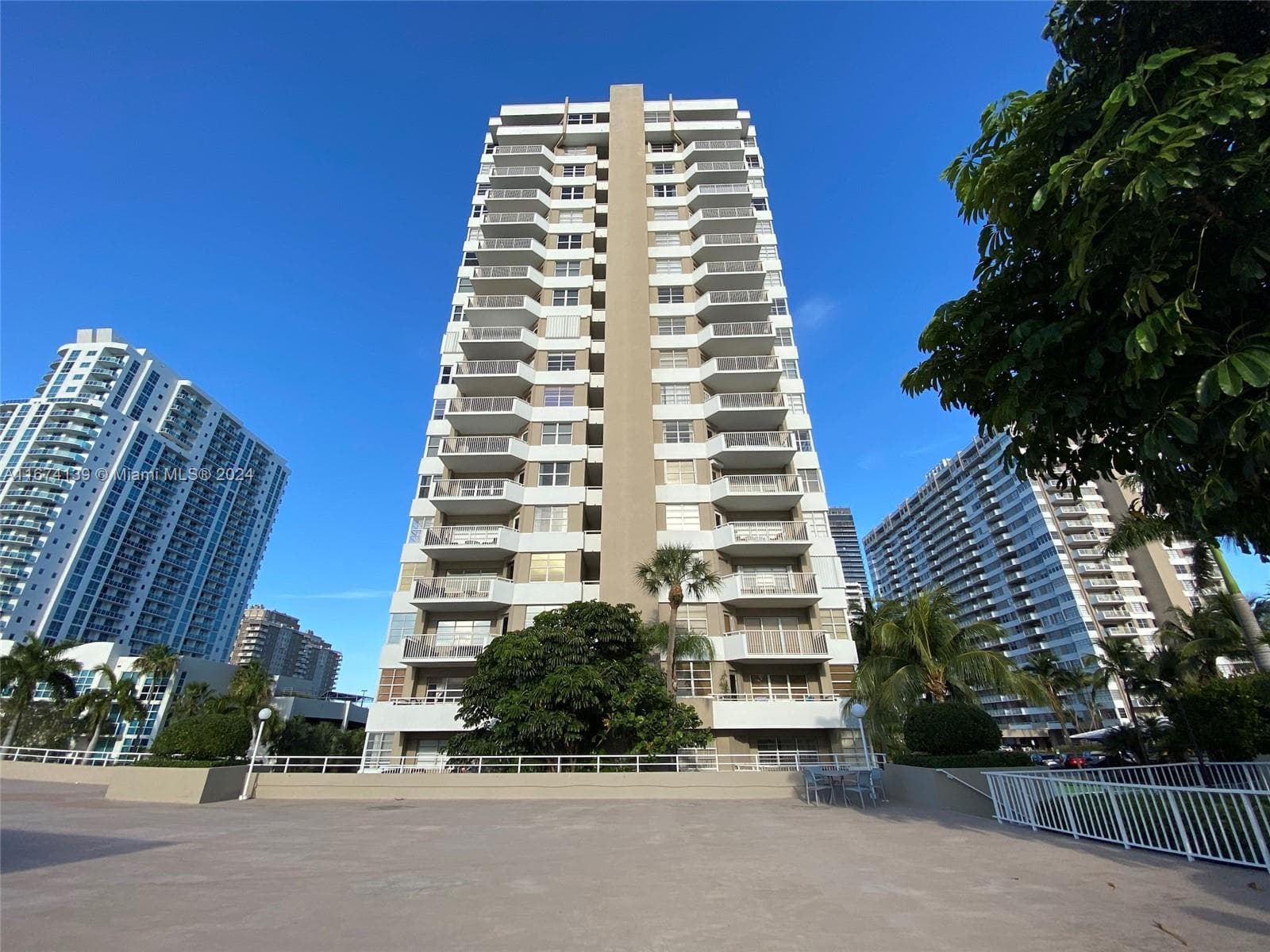 1965 S Ocean Dr 4D photo 1