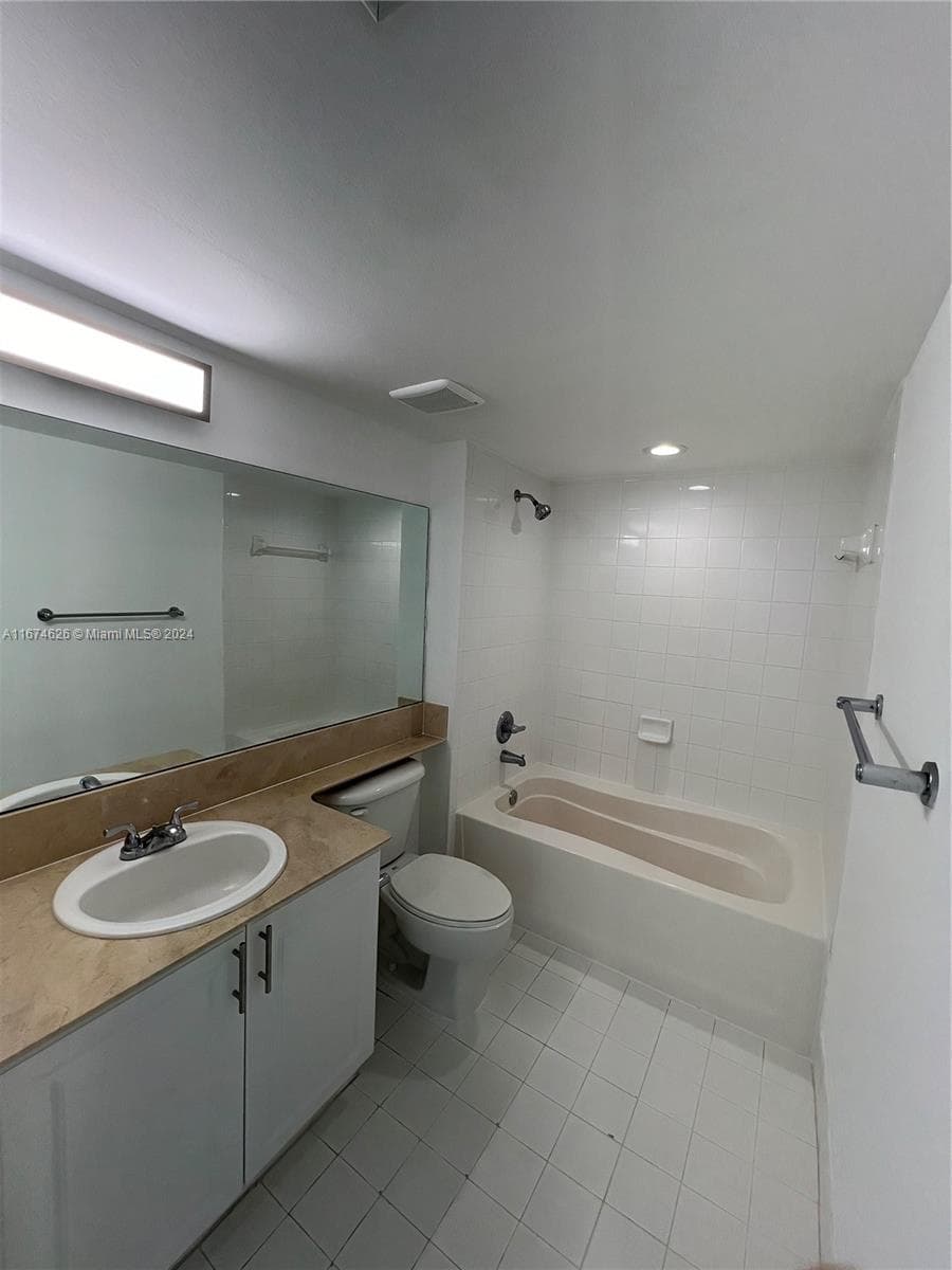 1155 Brickell Bay Dr 3205 photo 6
