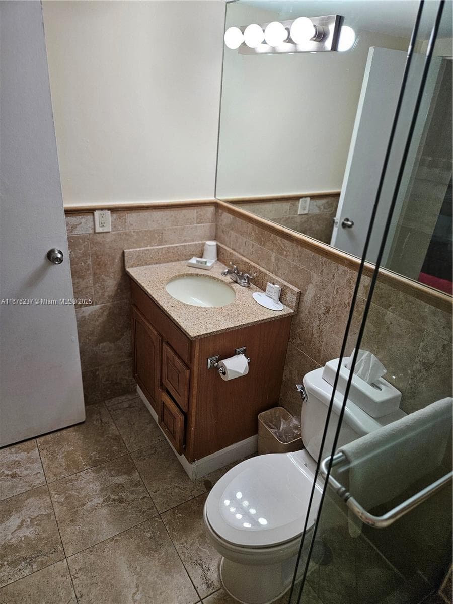 19201 Collins Ave 237 photo 18