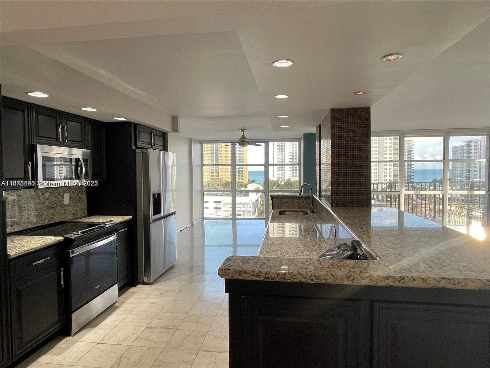 1000 Parkview Dr 920 photo 1