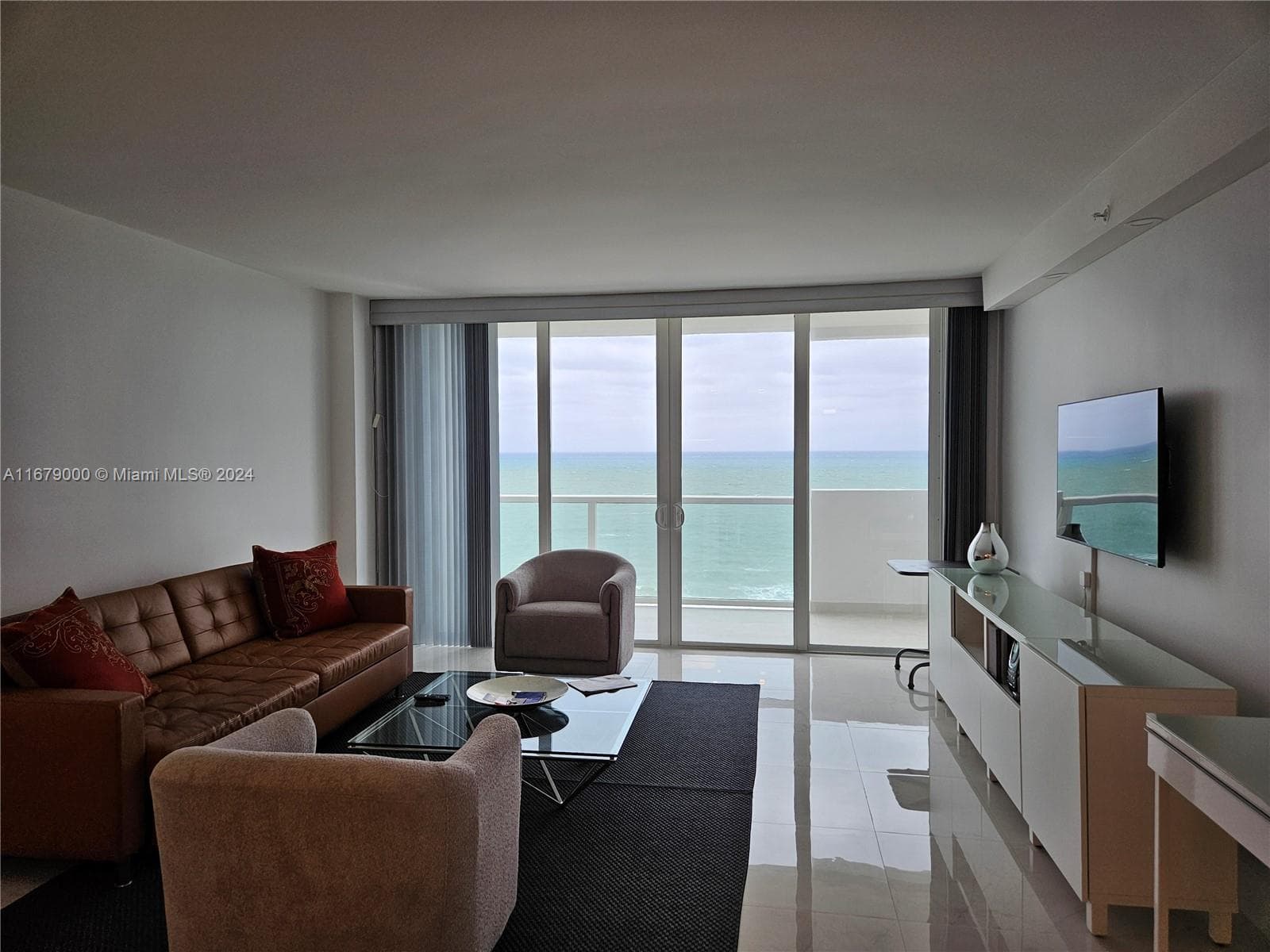 5601 Collins Ave 1605 photo 2