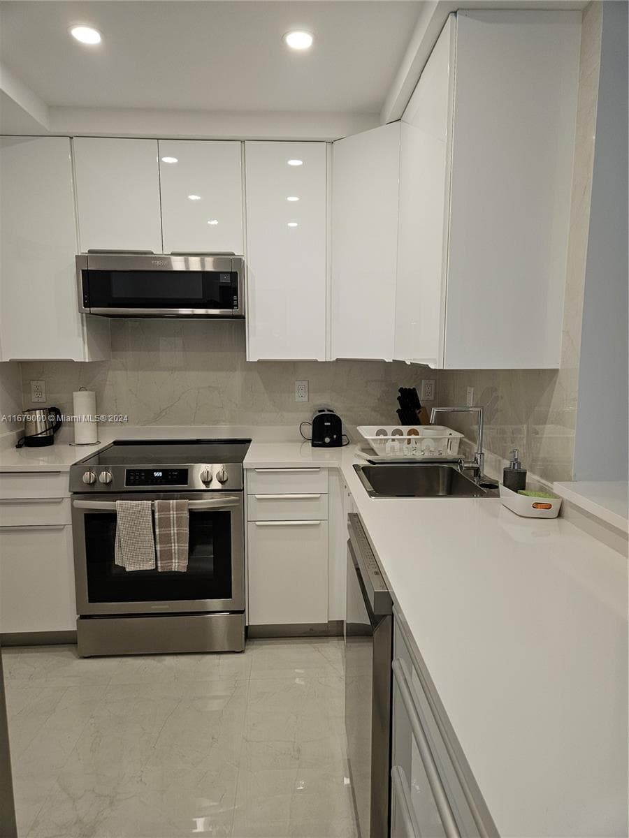 5601 Collins Ave 1605 photo 5