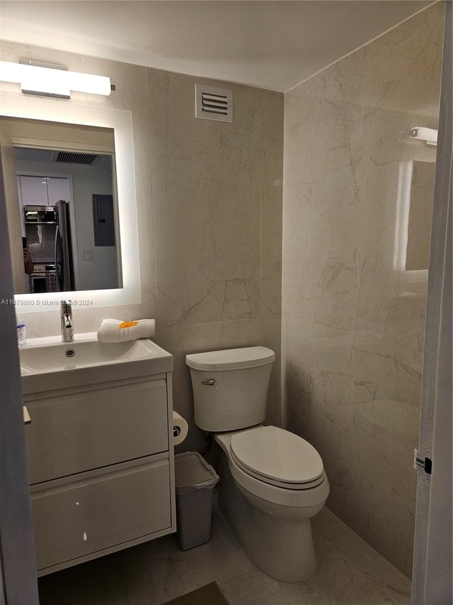 5601 Collins Ave 1605 photo 9
