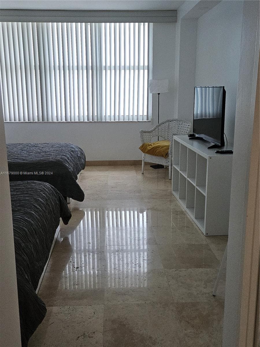 5601 Collins Ave 1605 photo 15