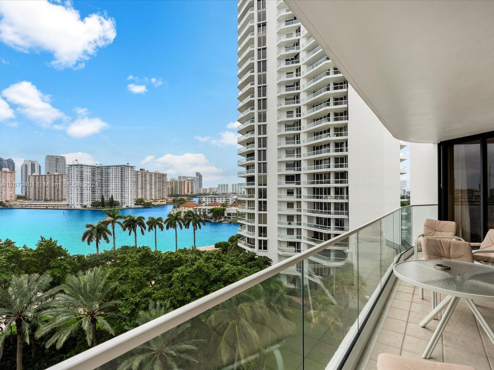 2800 Island Blvd 702 photo 23