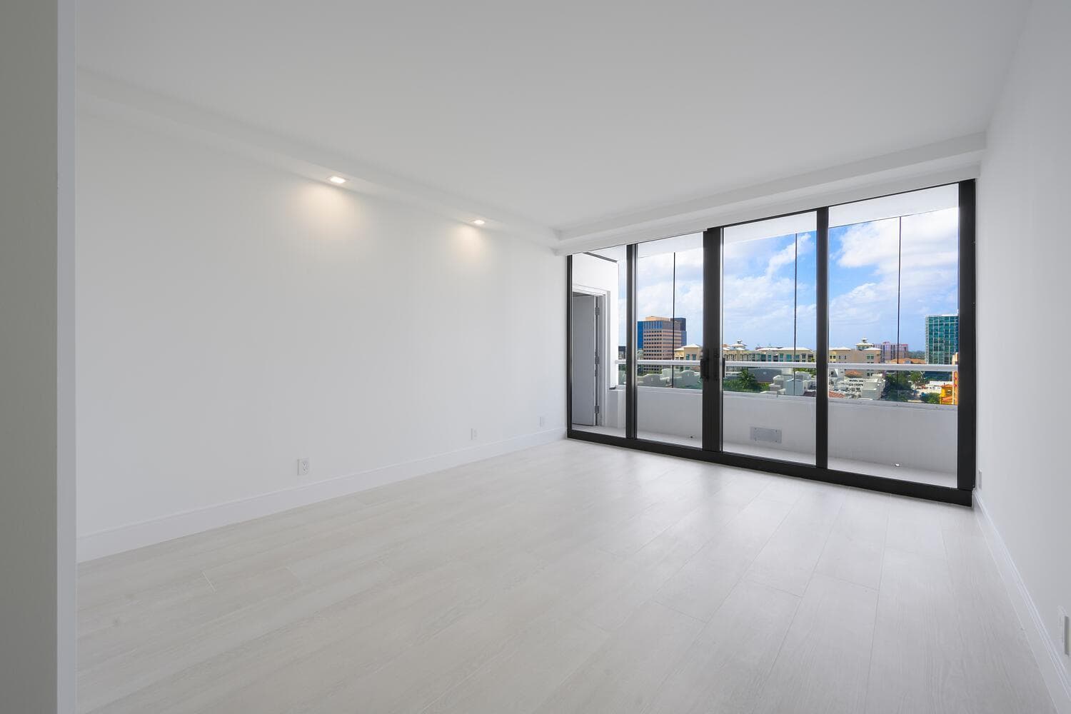 525 S Flagler Drive 14c photo 17
