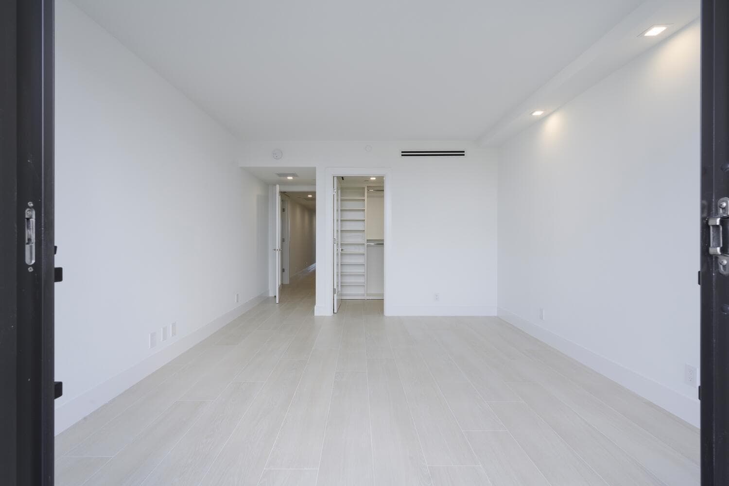 525 S Flagler Drive 14c photo 18