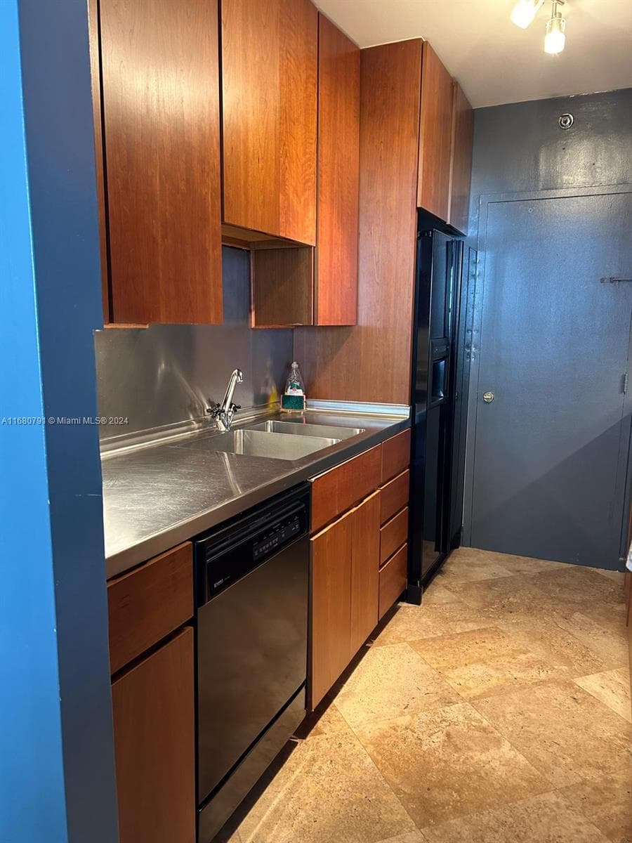 100 Lincoln Rd 608 photo 22