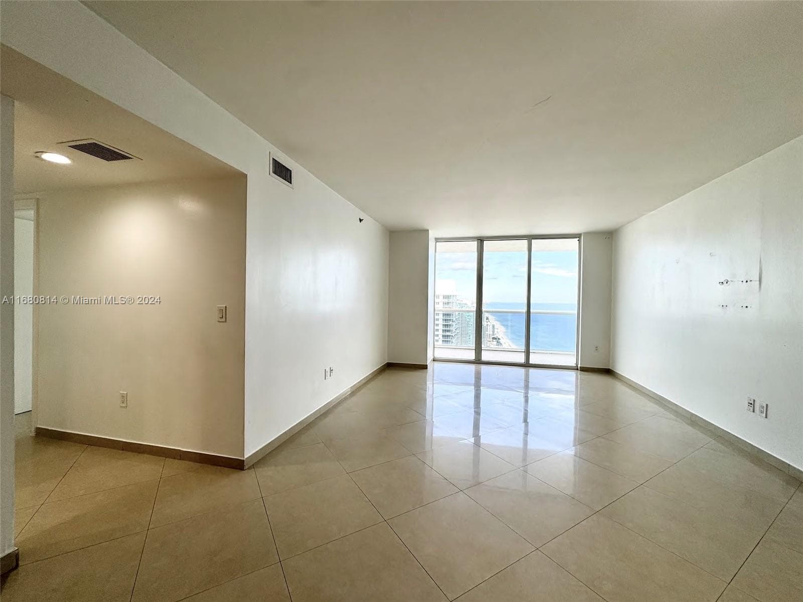 1830 S Ocean Dr 4711 photo 1