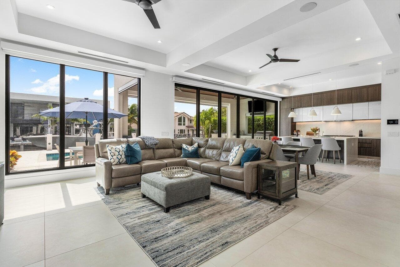 680 NE Marine Drive N photo 6