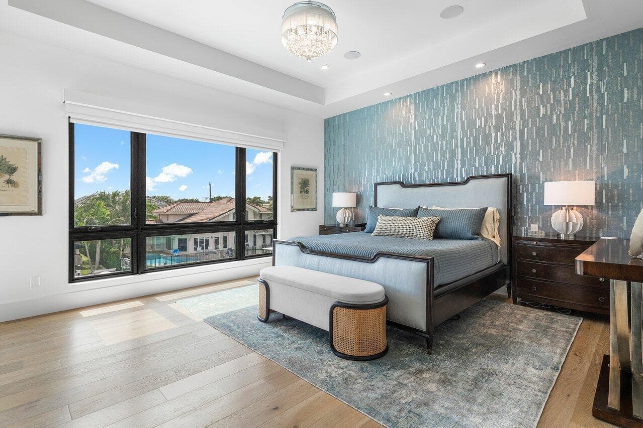 680 NE Marine Drive N photo 16