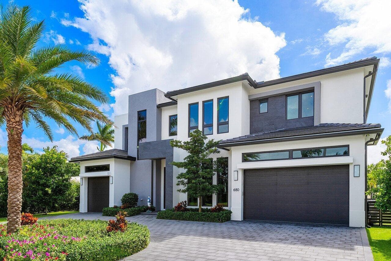 680 NE Marine Drive N photo 1