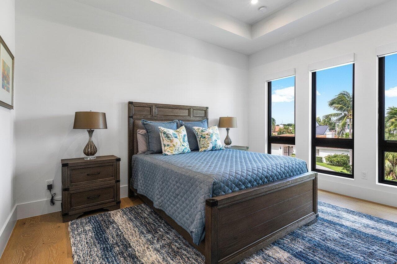 680 NE Marine Drive N photo 20