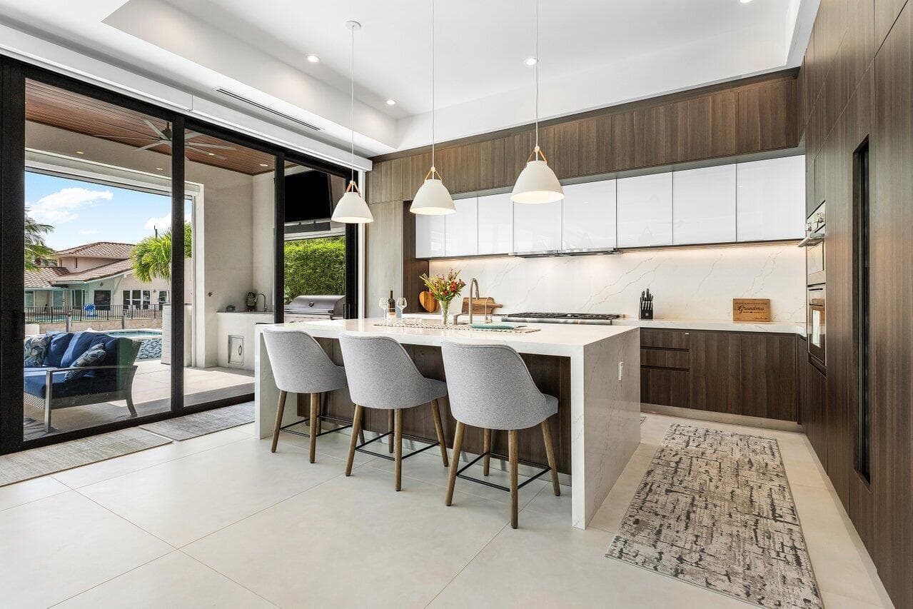 680 NE Marine Drive N photo 9