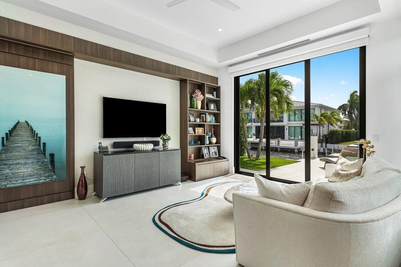 680 NE Marine Drive N photo 11