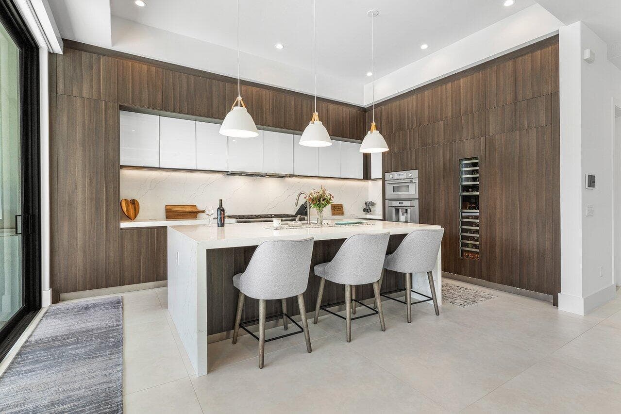 680 NE Marine Drive N photo 8