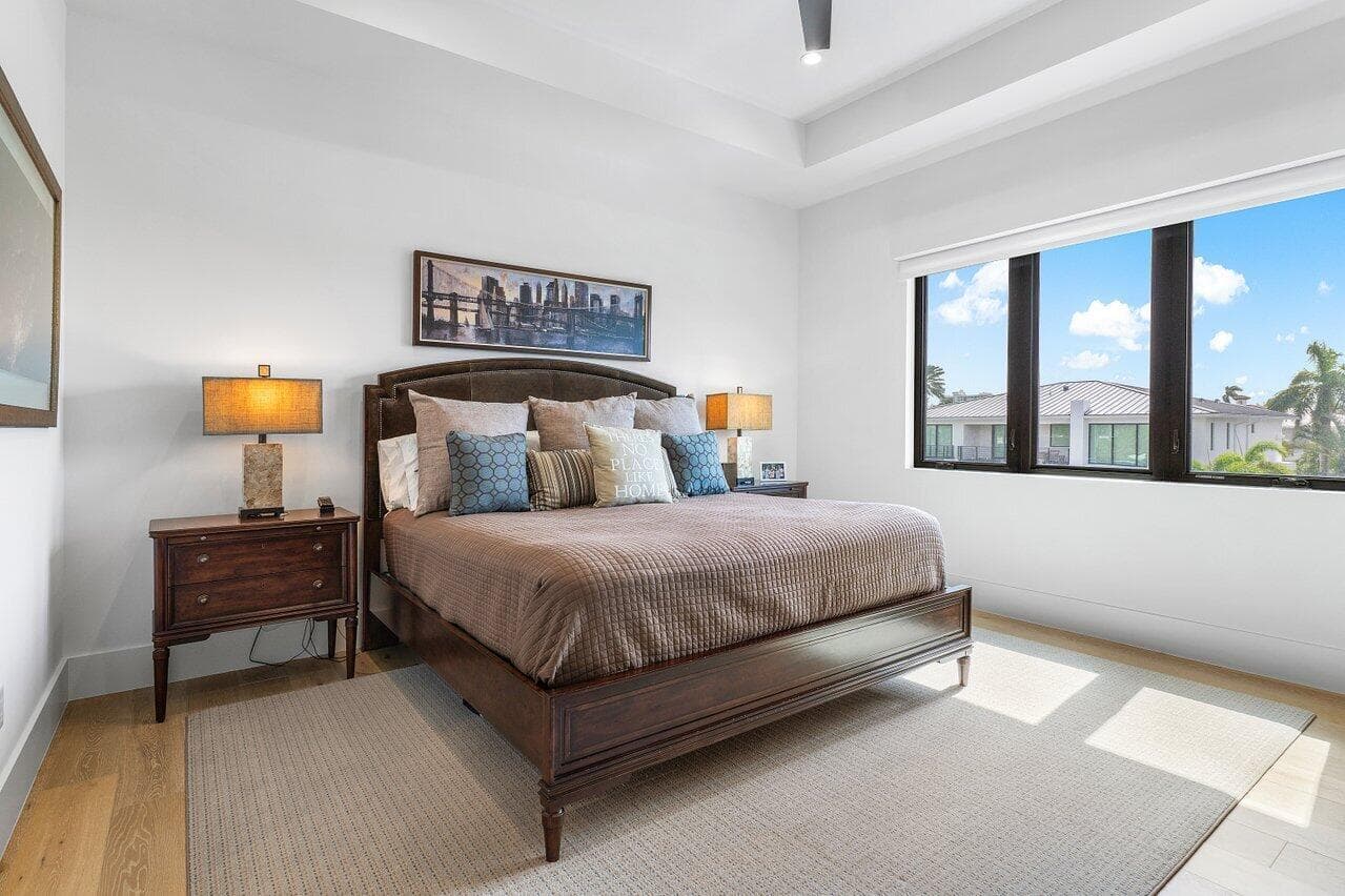 680 NE Marine Drive N photo 21