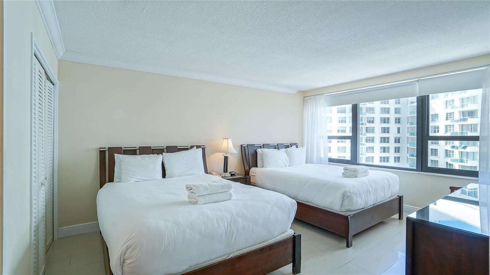5225 Collins Avenue 1417 photo 4