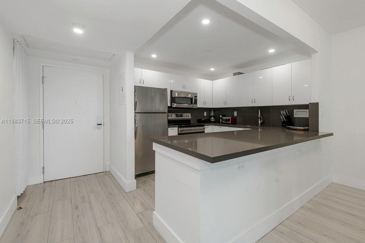 2301 Collins Ave 534 photo 12