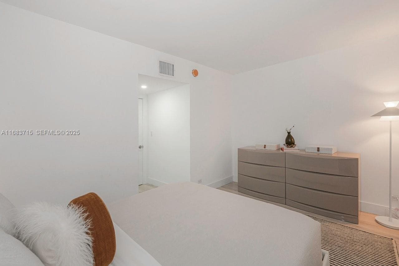 2301 Collins Ave 534 photo 22