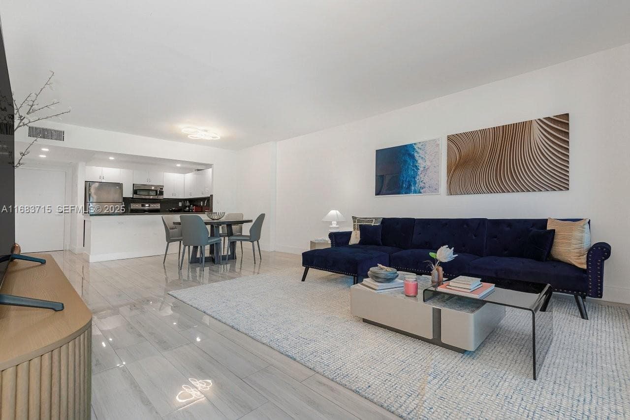 2301 Collins Ave 534 photo 7