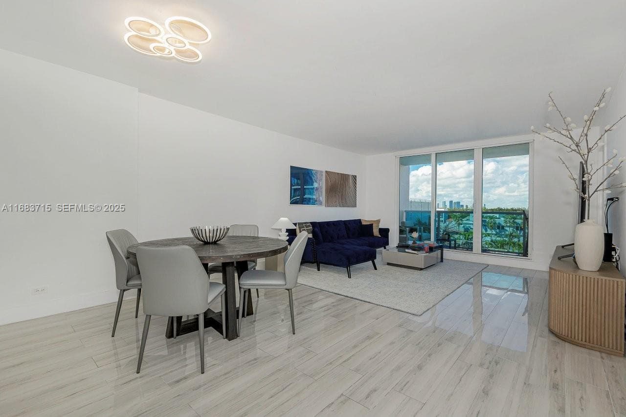 2301 Collins Ave 534 photo 1