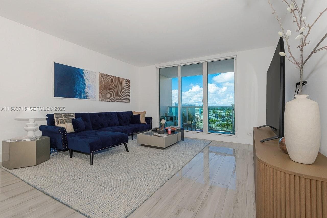 2301 Collins Ave 534 photo 5