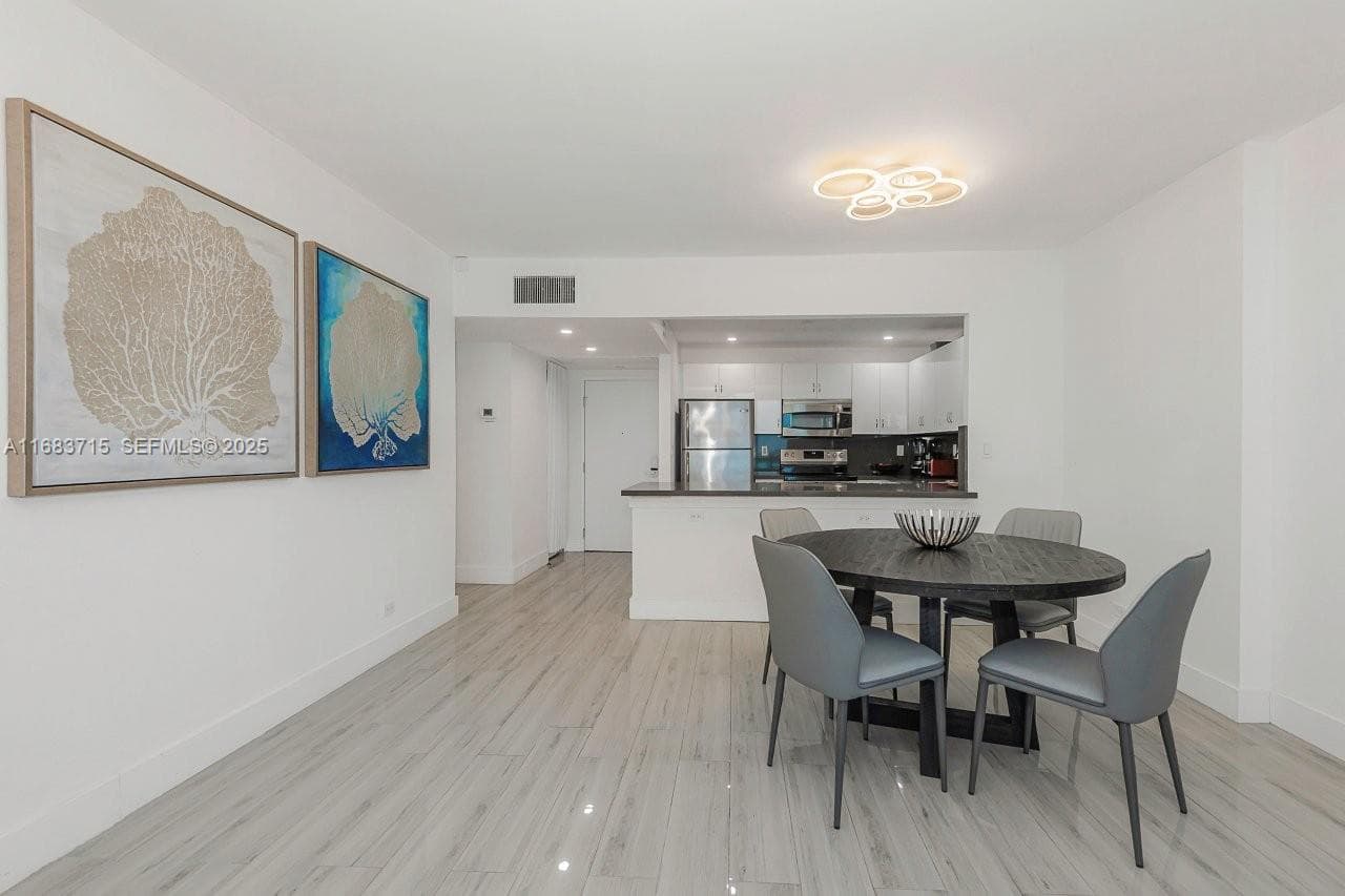 2301 Collins Ave 534 photo 9