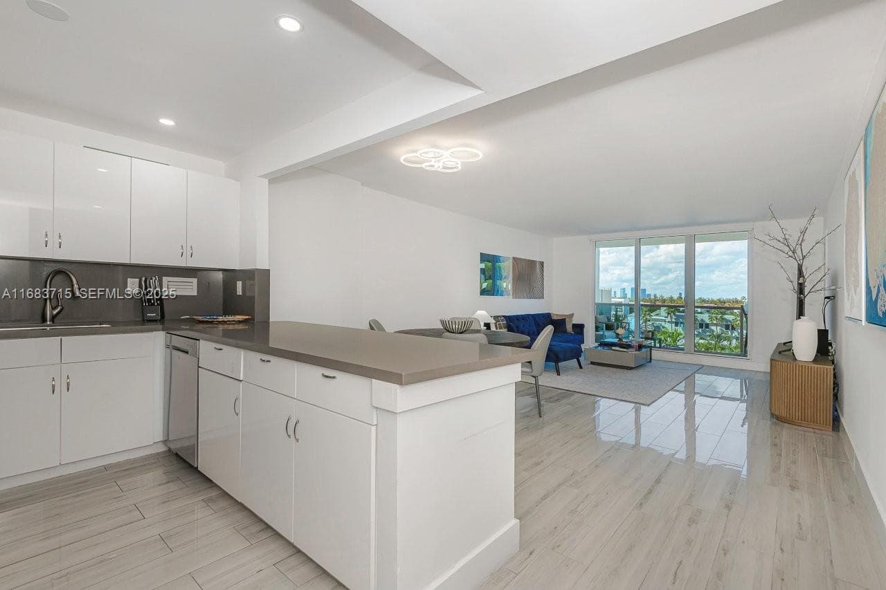 2301 Collins Ave 534 photo 14