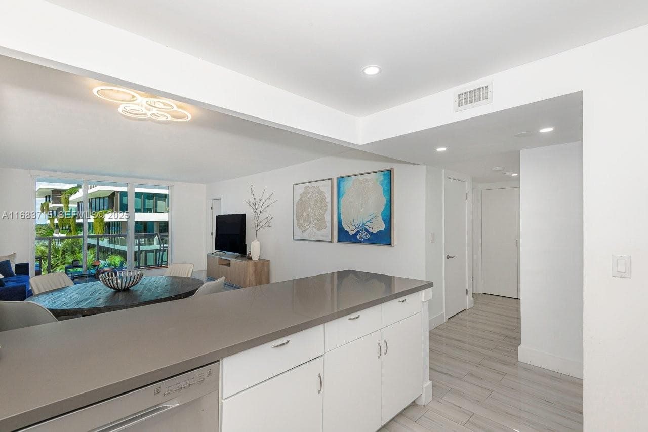 2301 Collins Ave 534 photo 15