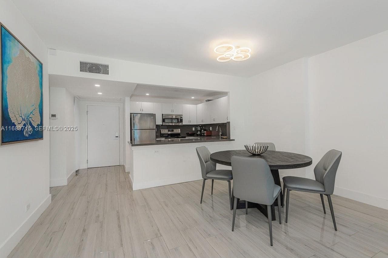 2301 Collins Ave 534 photo 8