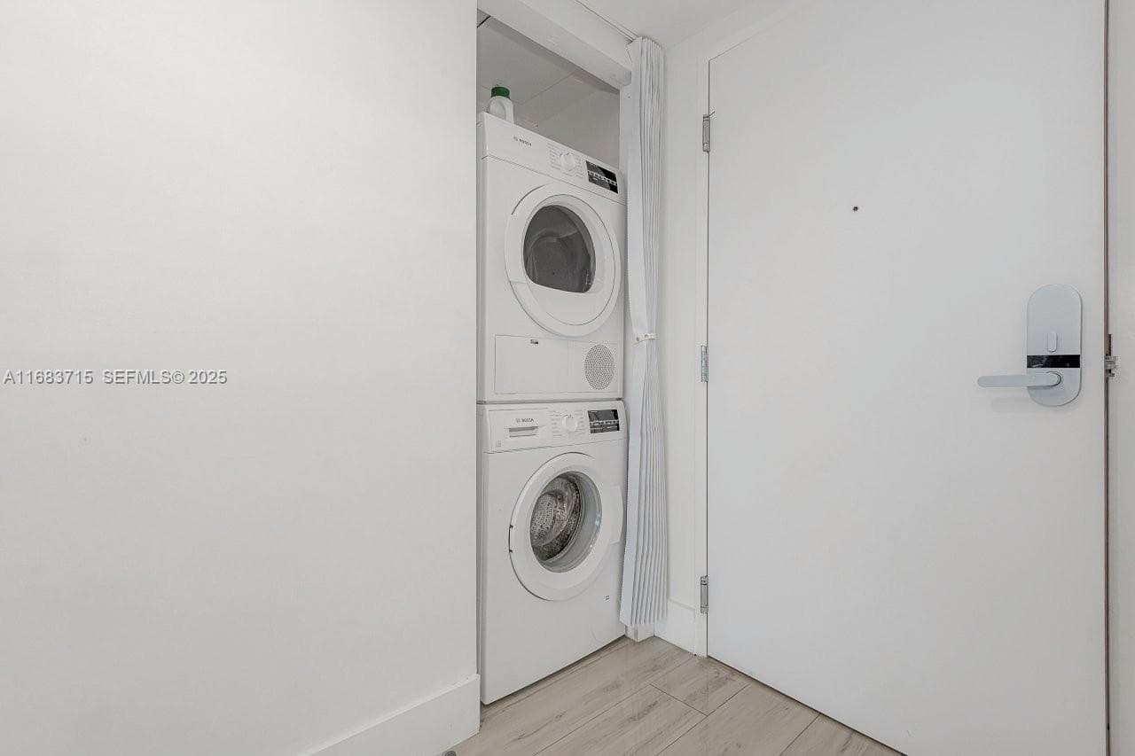 2301 Collins Ave 534 photo 25