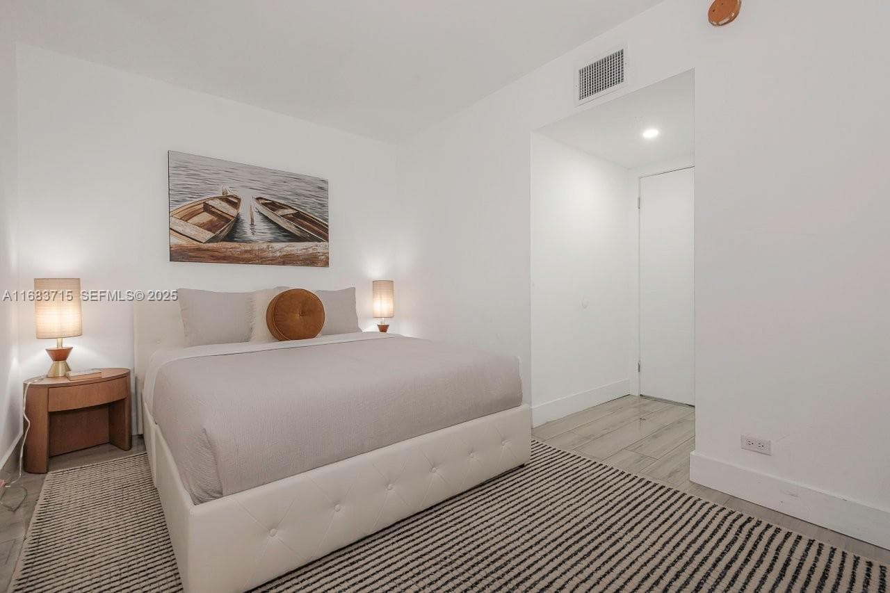 2301 Collins Ave 534 photo 21