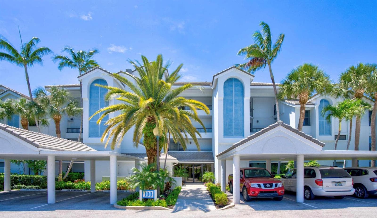 133 Bay Colony Drive N photo 2