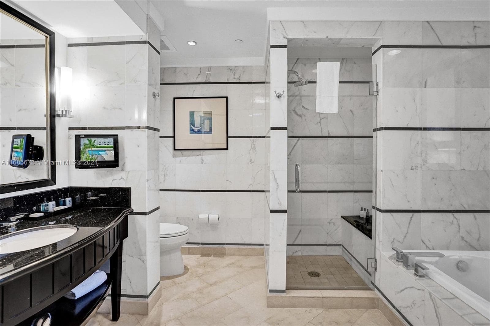 4391 Collins Ave 915 photo 23