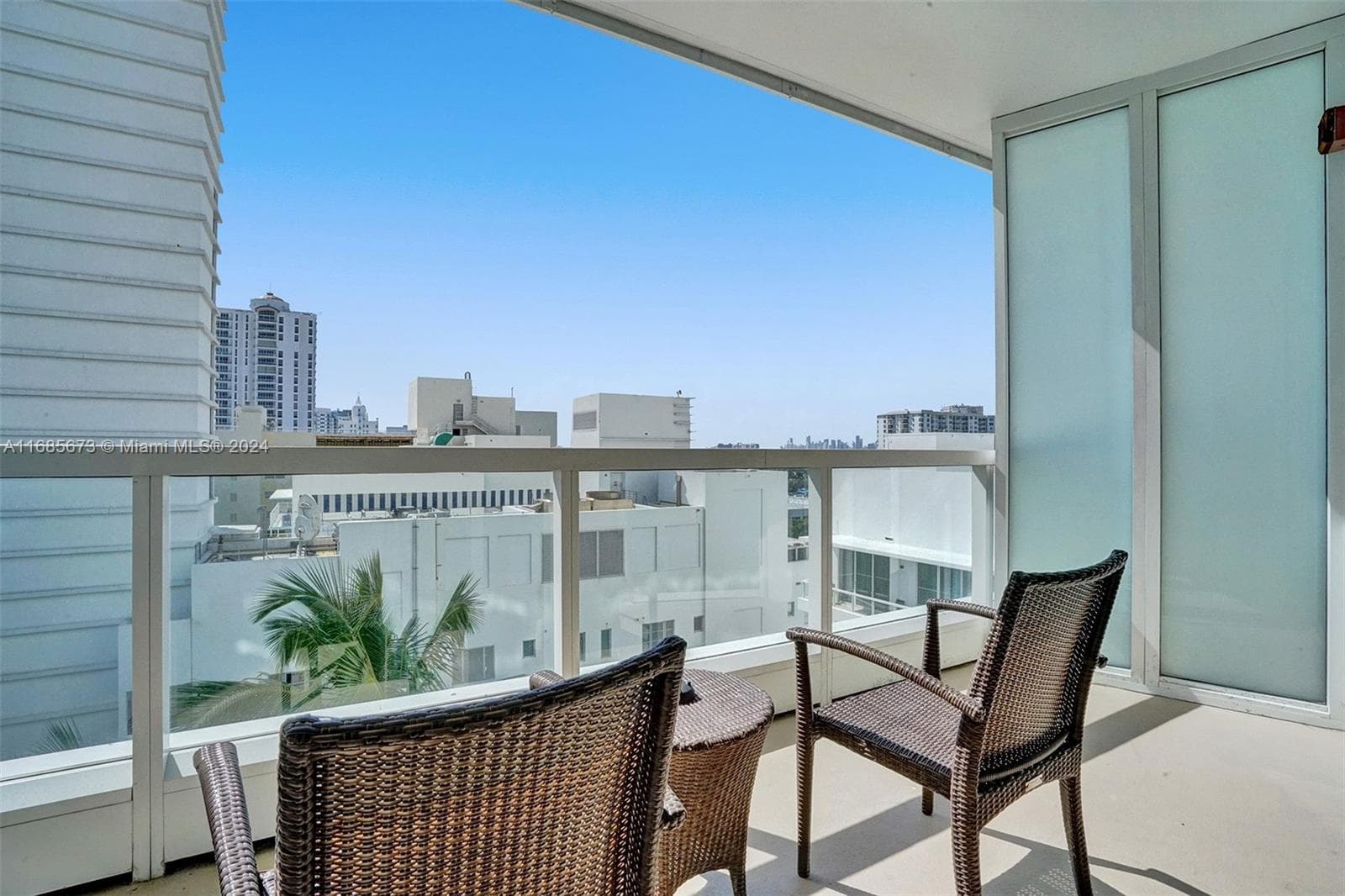 4391 Collins Ave 915 photo 6