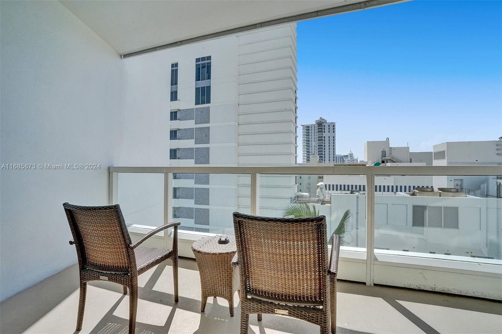 4391 Collins Ave 915 photo 7